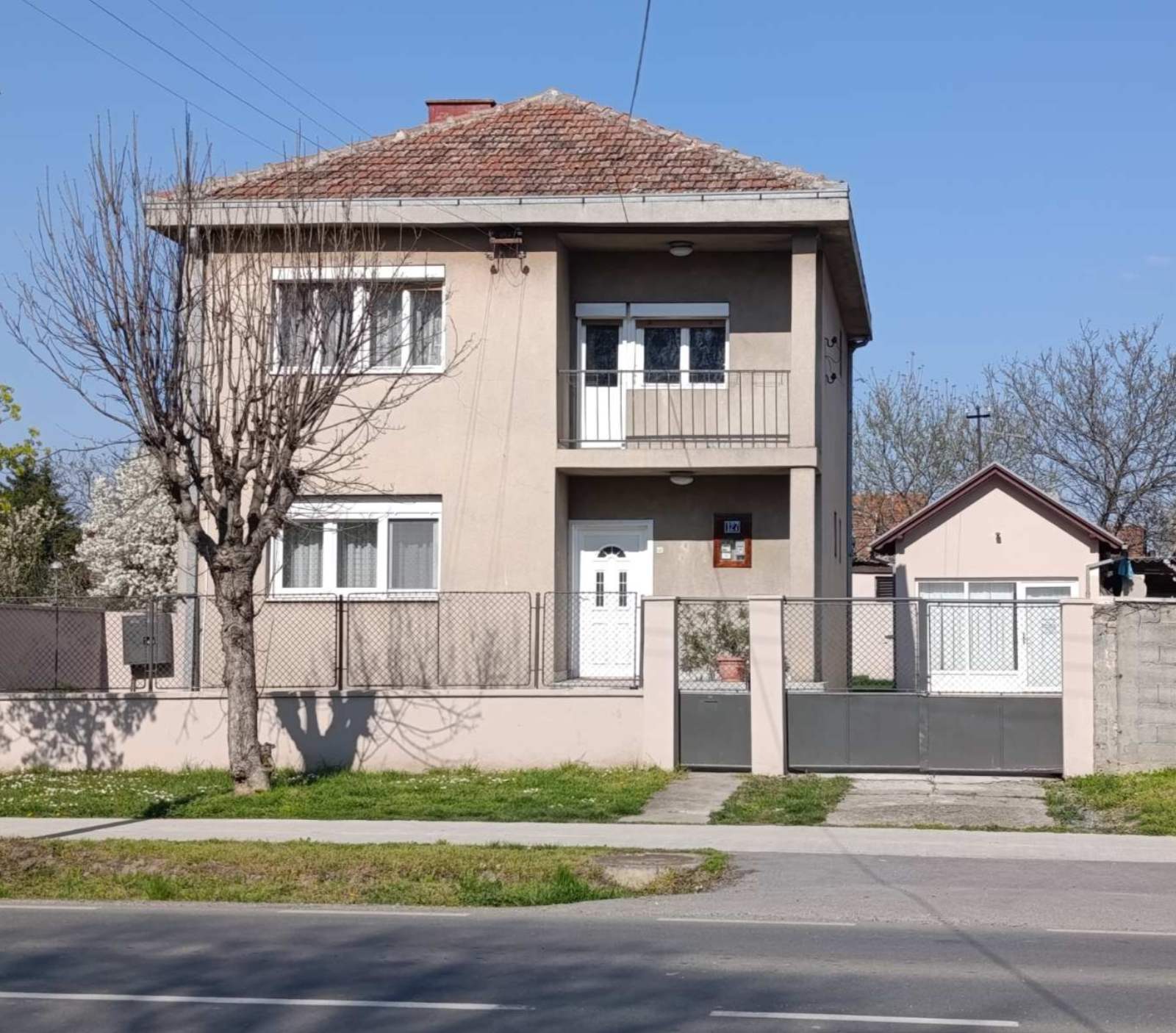 Odlična porodična kuća na glavnoj ulici u Inđiji – Inđija | Linea Casa