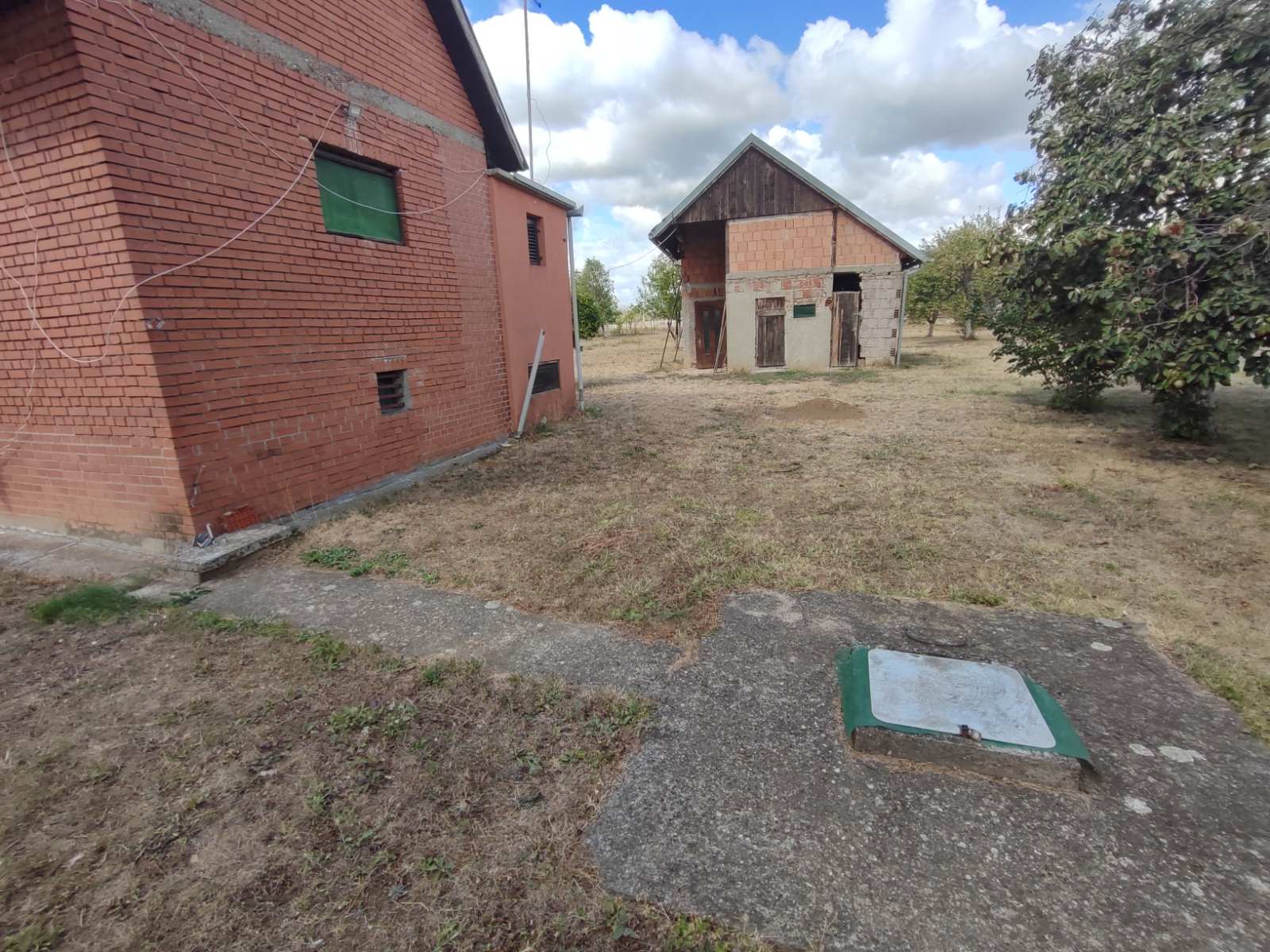 Vikendica na potezu Banstol - Krušedeol – Sremski Karlovci, slika 2